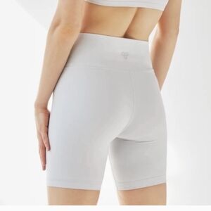 TNA Aritzia Chill Atmosphere Biker Shorts Grey Medium